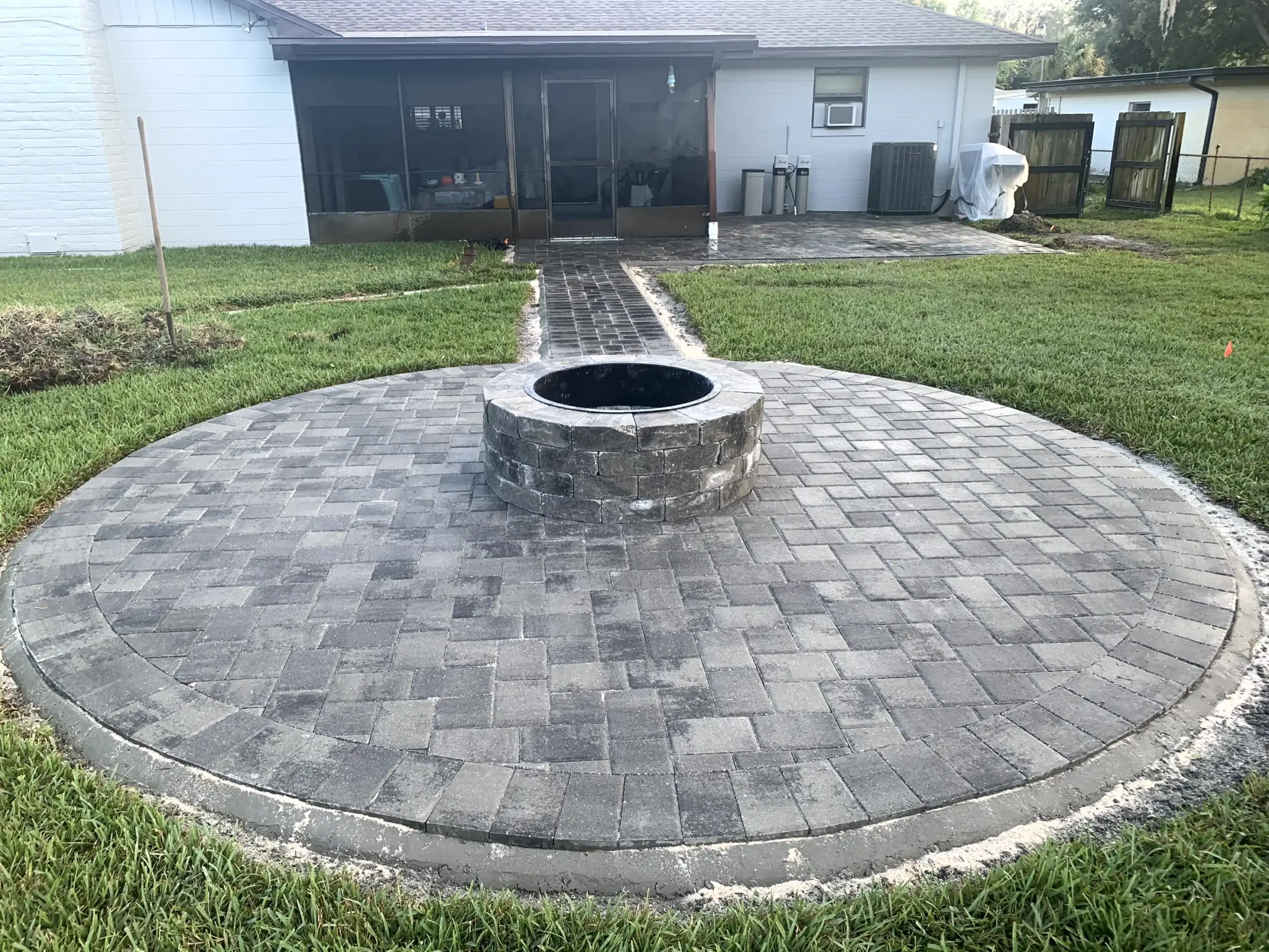 Sitting Wall & Fire Pit